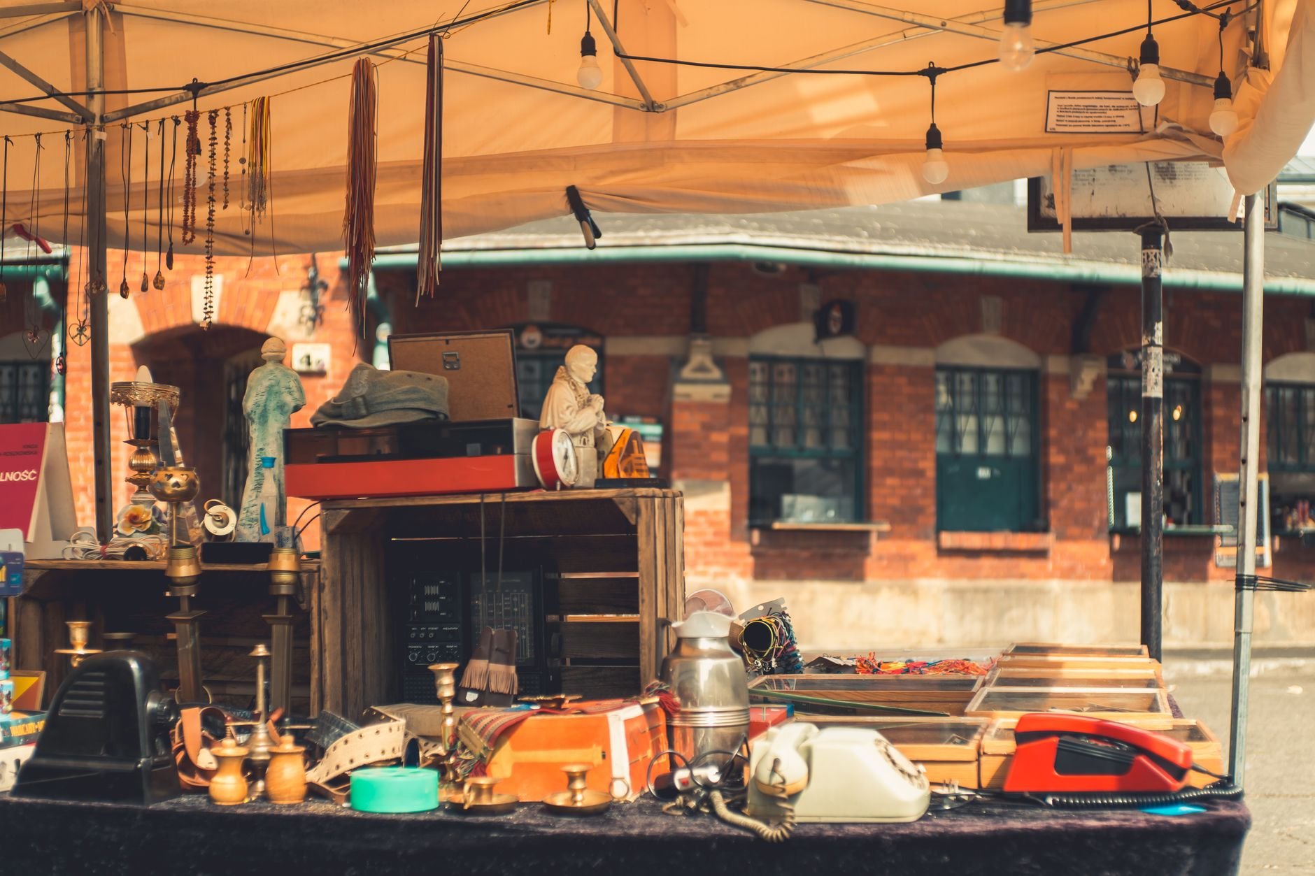 Explore a vibrant flea market stall showcasing vintage treasures and eclectic decor.